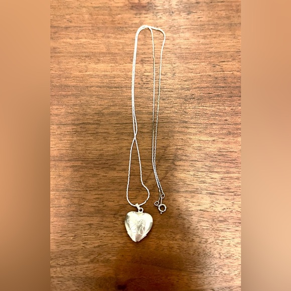 4 Photo Heart Locket Artisan Engraved Pendant Necklace, 925, RARE FIND!- Vintage - Picture 3 of 16
